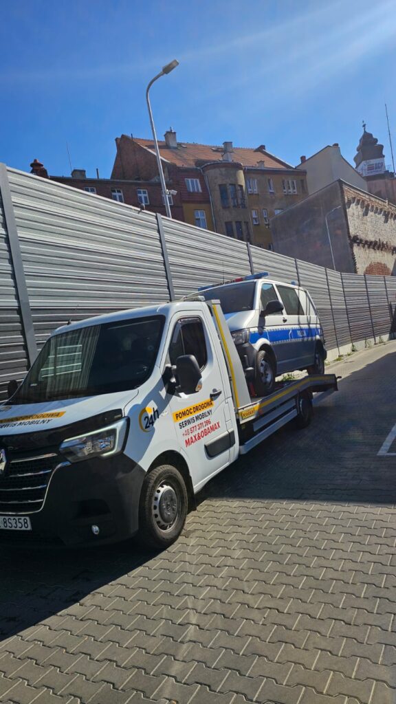 Bus policyjny na lawecie Poznań